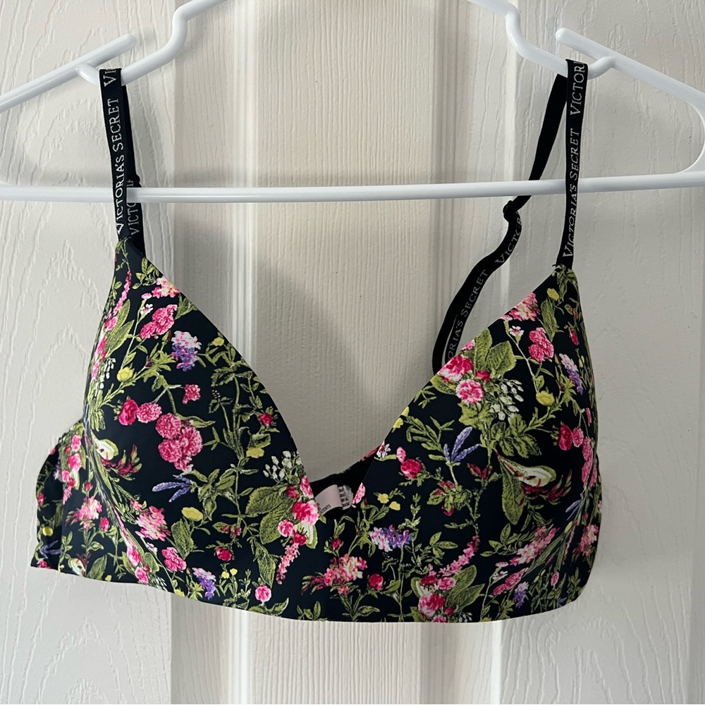 🐈‍⬛💕Victoria's Secret Black Floral Bra